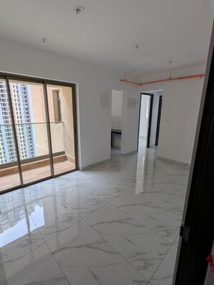 Room in 1.5 BHK Apartment at Godrej Emerald, Ghodbunder Road – for Rent