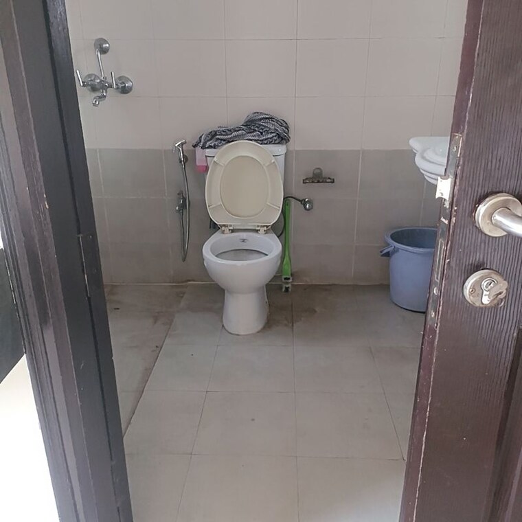 Bathroom, jmd-gardens 4 Bedroom 2315 Sq.Ft. Apartment In Sector 33 Gurgaon 10447724