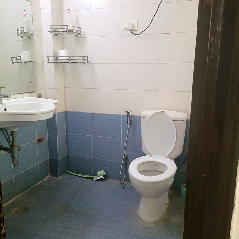 Bathroom, jmd-gardens 4 Bedroom 2315 Sq.Ft. Apartment In Sector 33 Gurgaon 10447724