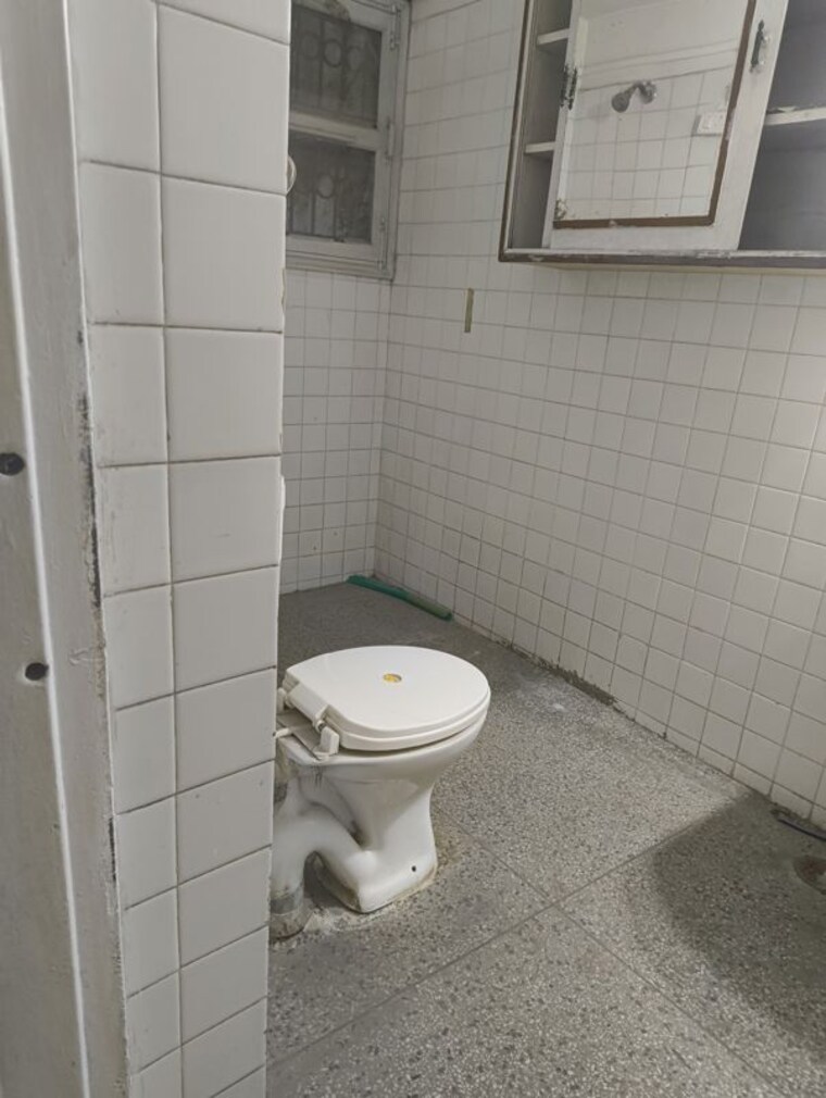Bathroom, jawahar nagar 3.5 Bedroom 1550 Sq.Ft. Apartment In Jawahar Nagar Delhi 10447707