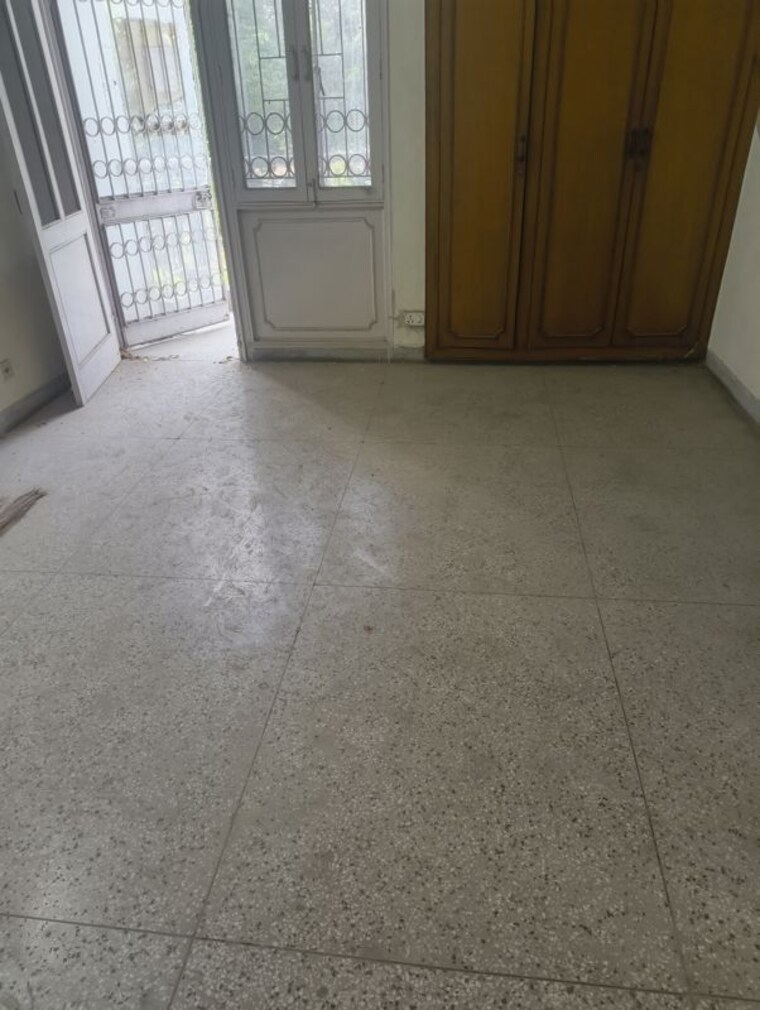 Room, jawahar nagar 3.5 Bedroom 1550 Sq.Ft. Apartment In Jawahar Nagar Delhi 10447707