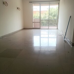 Room in 4 BHK Apartment at JMD Gardens, Sector 33 – for Rent