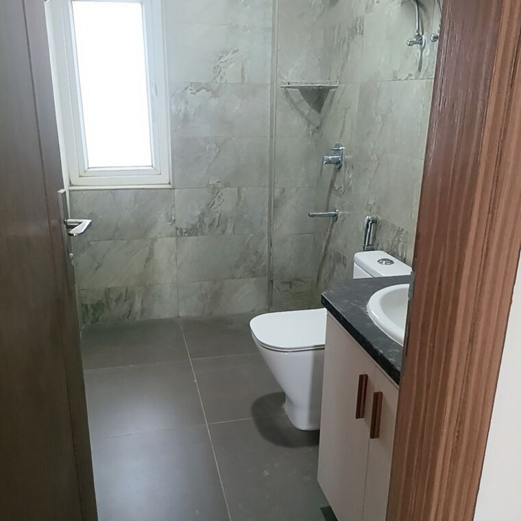 Bathroom, unitech-uniworld-gardens-2 2 Bedroom 973 Sq.Ft. Apartment In Sector 47 Gurgaon 10447762