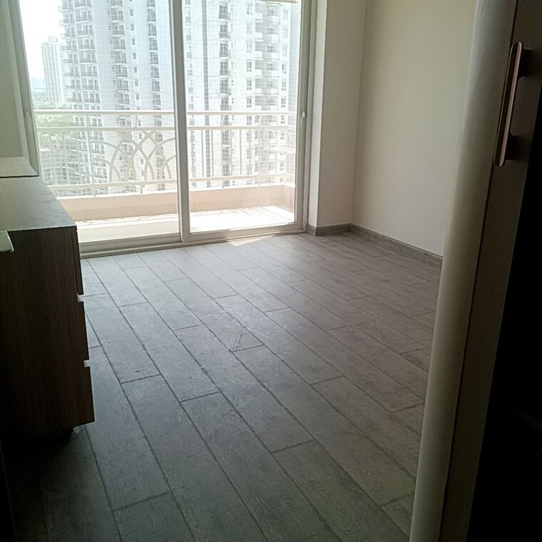 Room, unitech-uniworld-gardens-2 2 Bedroom 973 Sq.Ft. Apartment In Sector 47 Gurgaon 10447762