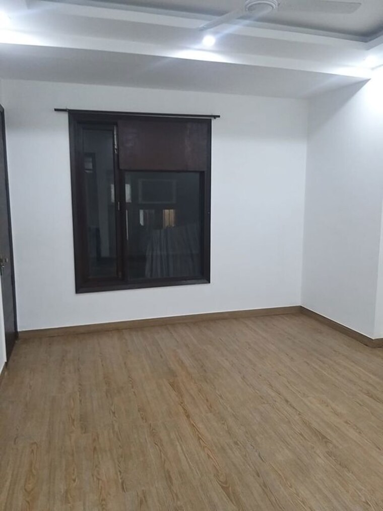 Room, vasant kunj 3 Bedroom 1100 Sq.Ft. Builder Floor In Vasant Kunj Delhi 10447777