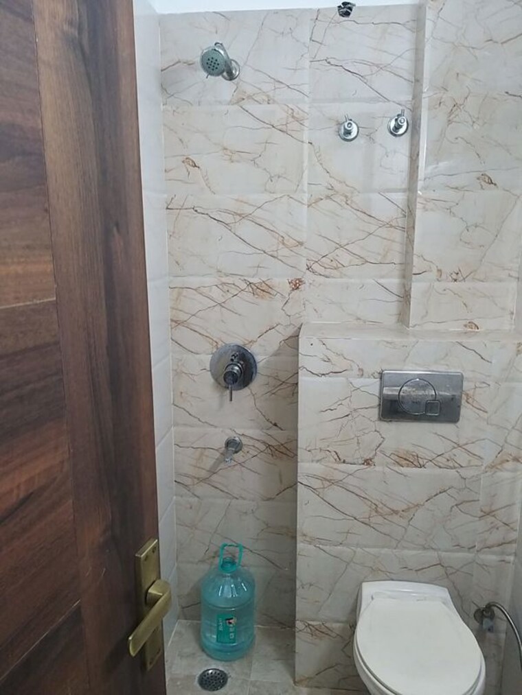 Bathroom, vasant kunj 3 Bedroom 1100 Sq.Ft. Builder Floor In Vasant Kunj Delhi 10447777