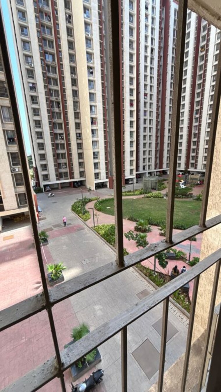 Balcony, dosti-greater-thane 1 Bedroom 320 Sq.Ft. Apartment In Kalher Thane 10447803