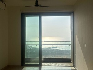Room in 3 BHK Apartment at Piramal Mahalaxmi, Mahalaxmi – for Rent