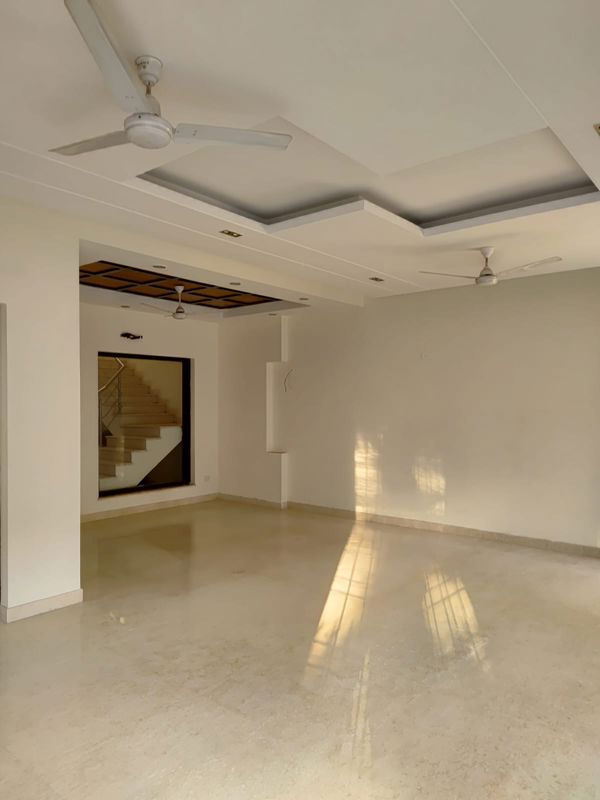 3 BHK + Pooja Room,Servant Room,Basement 1250 Sq.Ft. Builder Floor in Ireo Savannah