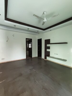 Room in 3 BHK Builder Floor at Ireo Savannah, Sohna Sector 35 – for Sale