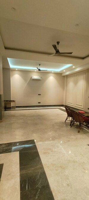 Room in 4 BHK Builder Floor at Saket – for Rent