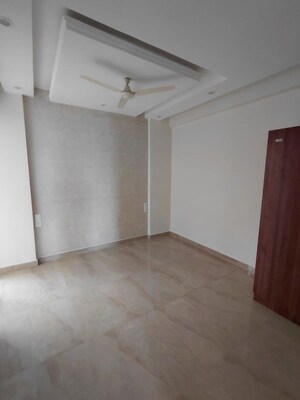 Room in 3 BHK Independent House at Mohit Nagar – for Rent
