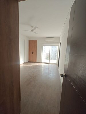 Room in 3 BHK Apartment at Spaze Privy AT4, Sector 84 – for Rent
