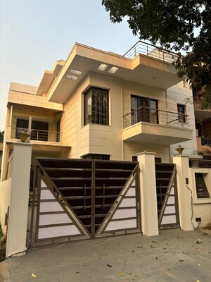 Staircase in 5 BHK Villa at SS The Lilac, Sector 49 – for Sale