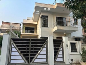 Staircase in 5 BHK Villa at SS The Lilac, Sector 49 – for Sale