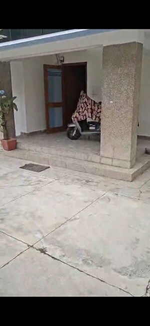 Parking in 1 BHK Independent House at Laxman Chowk – for Rent