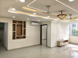 Building Lobby in 3 BHK Builder Floor at Ardee City, Sector 52 – for Rent