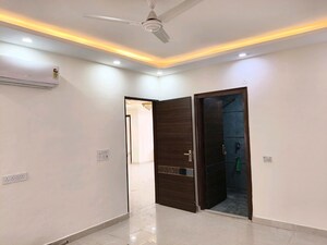 Room in 3 BHK Builder Floor at Ardee City, Sector 52 – for Rent