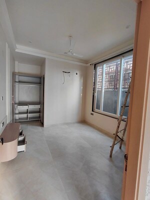 Room in 2 BHK Builder Floor at Laxman Chowk – for Rent