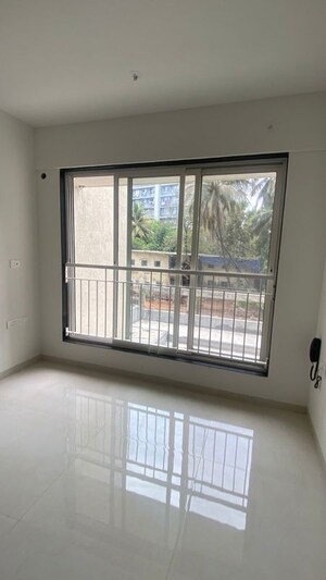 Room in 2 BHK Apartment at Kolte Patil Alora, Santacruz East – for Rent