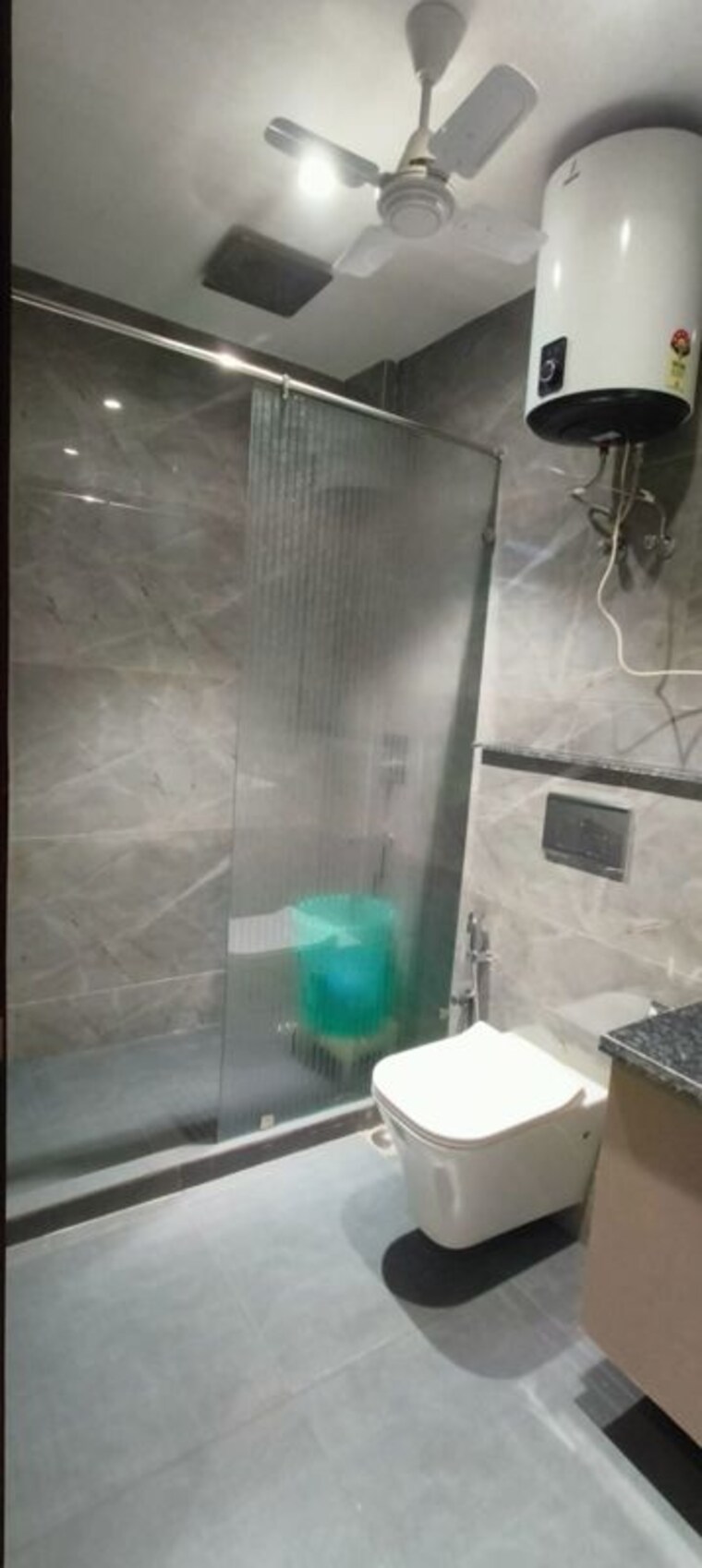 Bathroom, lajpat nagar 4 Commercial Showroom 500 Sq.Ft. In Lajpat Nagar 4 Delhi 10448001