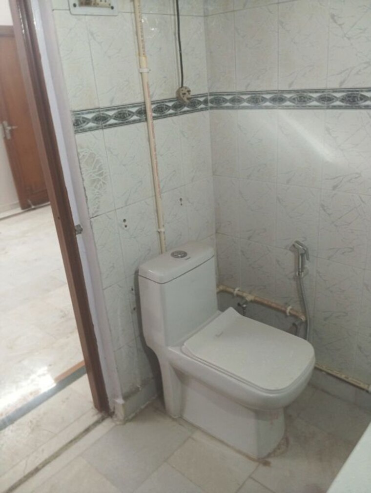 Bathroom, garhi 4 Bedroom 2250 Sq.Ft. Independent House In Garhi Delhi 10448025