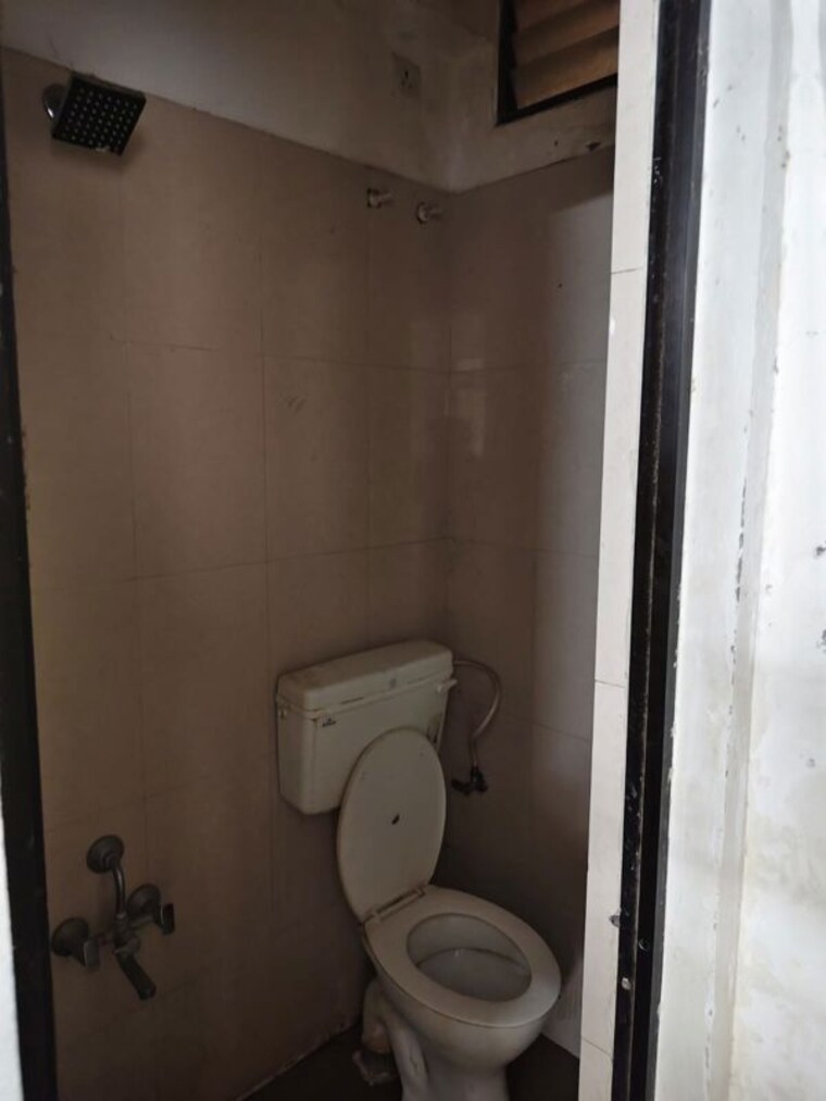 Bathroom, sarkhej 2 Bedroom 950 Sq.Ft. Apartment In Sarkhej Ahmedabad 10448035