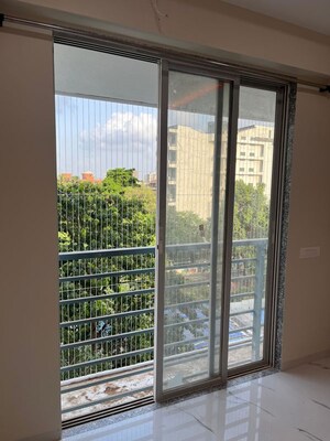Room in 2 BHK Apartment at Ghatkopar East – for Rent