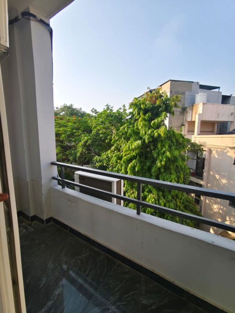 Balcony, kalkaji 3 Bedroom 200 Sq.Yd. Builder Floor In Kalkaji Delhi 10448095