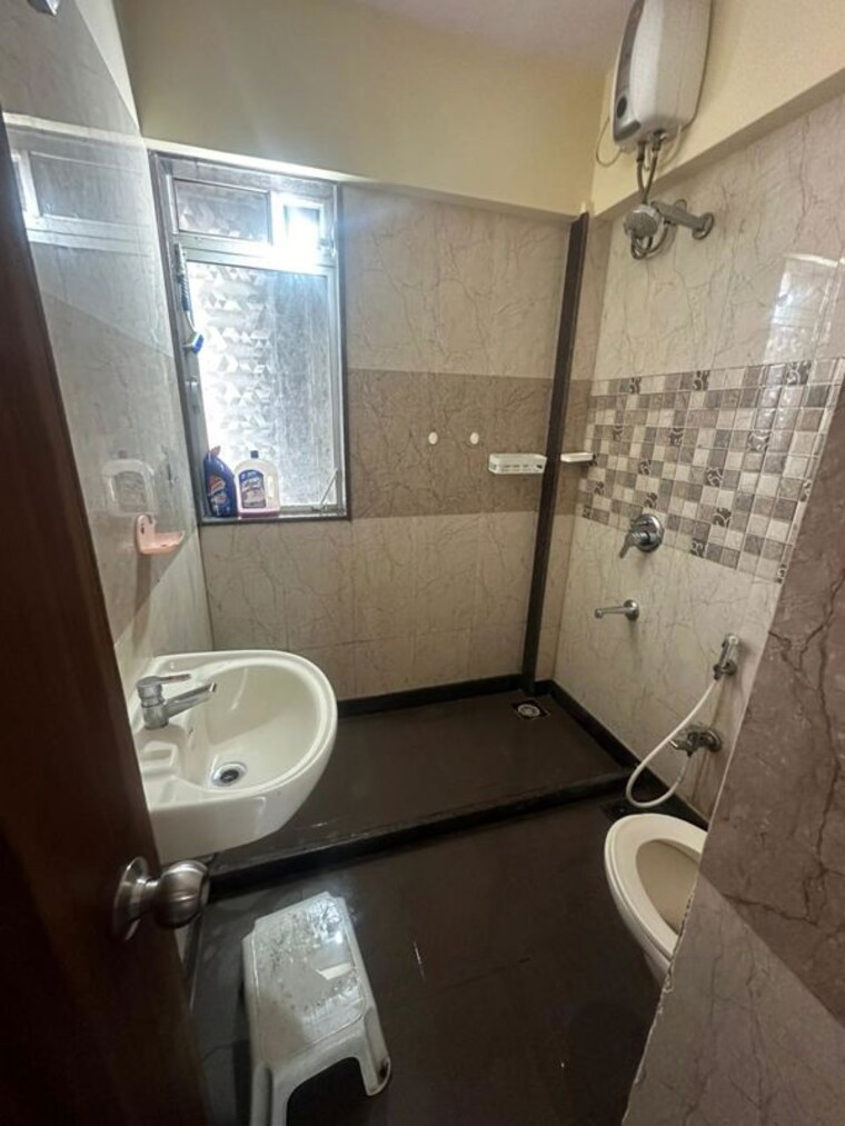 Bathroom, nicco-ashok-smruti-2 2 Bedroom 650 Sq.Ft. Apartment In Kasarvadavali Thane 10448106
