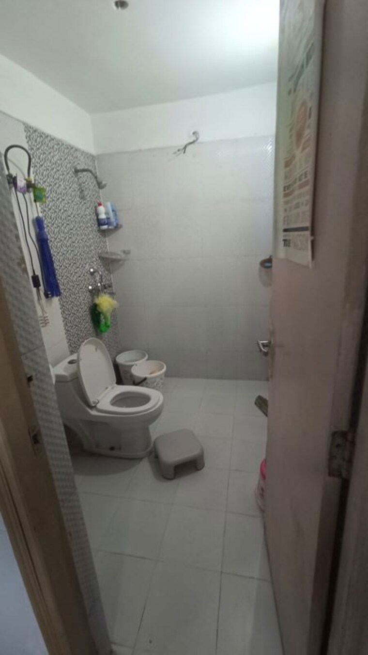 Bathroom, nirala-estate-ii 3 Bedroom 1385 Sq.Ft. Apartment In Tech Zone 4 Greater Noida Greater Noida 10448119