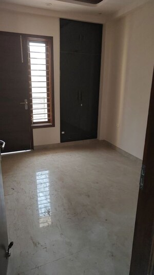 Room in 3 BHK Builder Floor at RPS Palm Drive, Sector 88 – for Rent