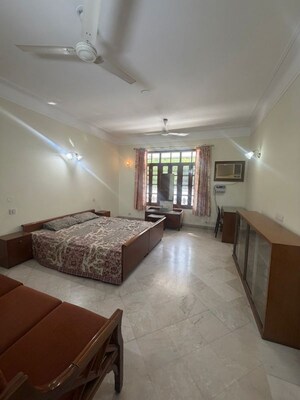 Living Room in 3.5 BHK Builder Floor at Sector 10a – for Rent