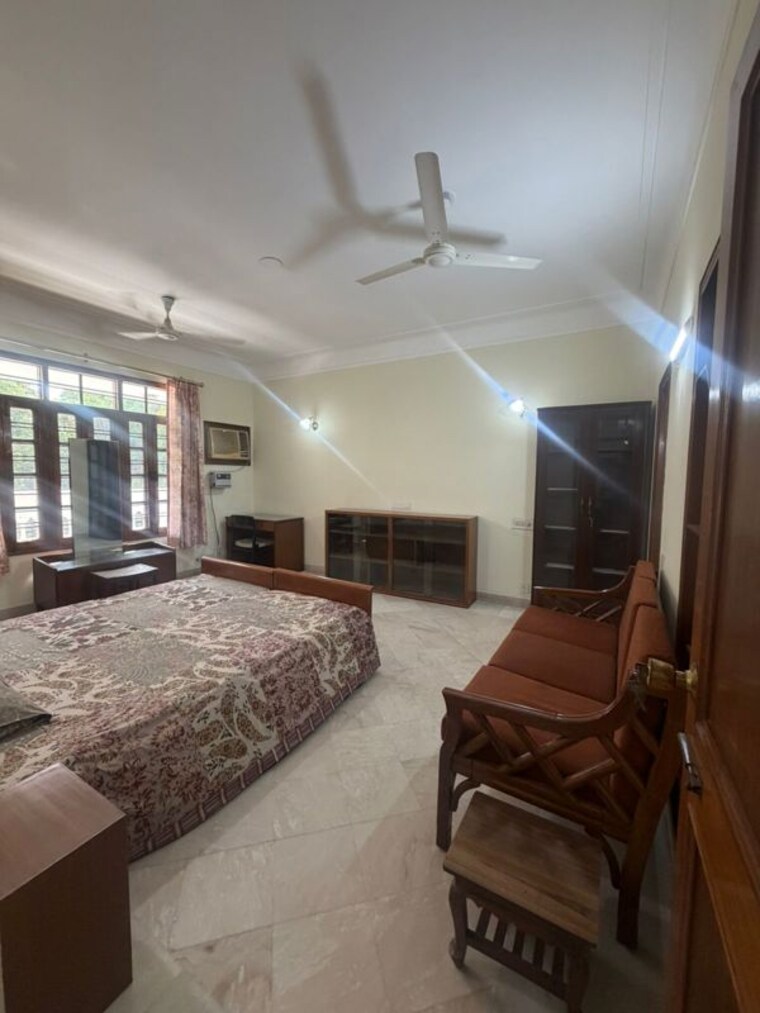 Living Room, sector 10a 3.5 Bedroom 3000 Sq.Ft. Builder Floor In Sector 10a Gurgaon 10448146