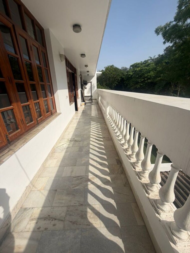 Balcony, sector 10a 3.5 Bedroom 3000 Sq.Ft. Builder Floor In Sector 10a Gurgaon 10448146