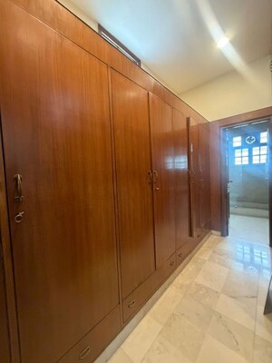 Room in 3.5 BHK Builder Floor at Sector 10a – for Rent
