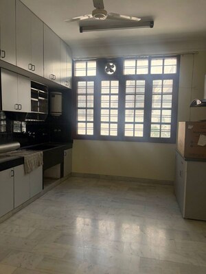 Room in 3.5 BHK Builder Floor at Sector 10a – for Rent