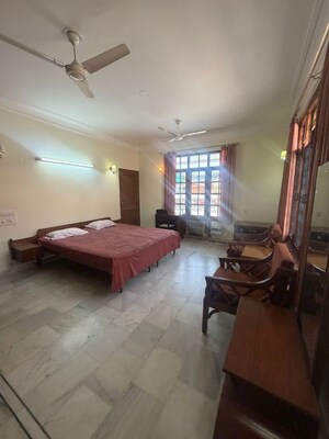 Living Room in 3.5 BHK Builder Floor at Sector 10a – for Rent