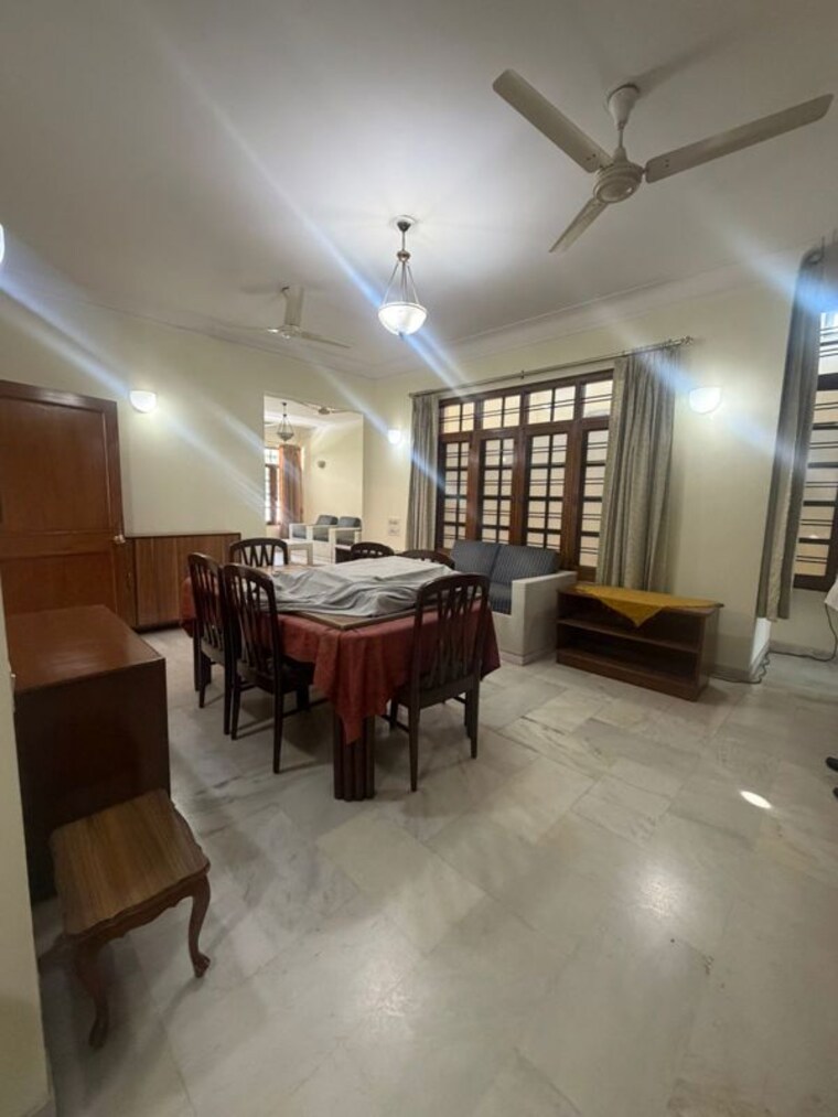 Living Room, sector 10a 3.5 Bedroom 3000 Sq.Ft. Builder Floor In Sector 10a Gurgaon 10448146
