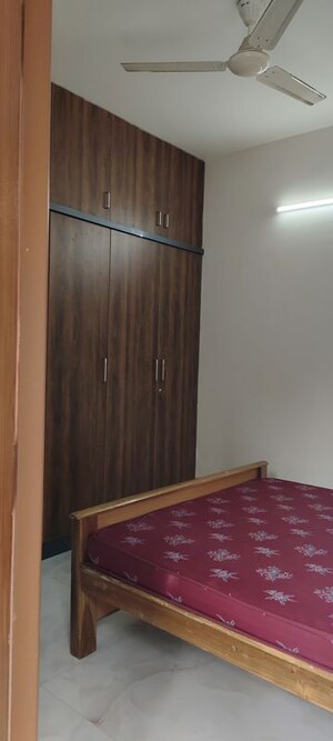 Room in 1 BHK Apartment at Halasuru – for Rent