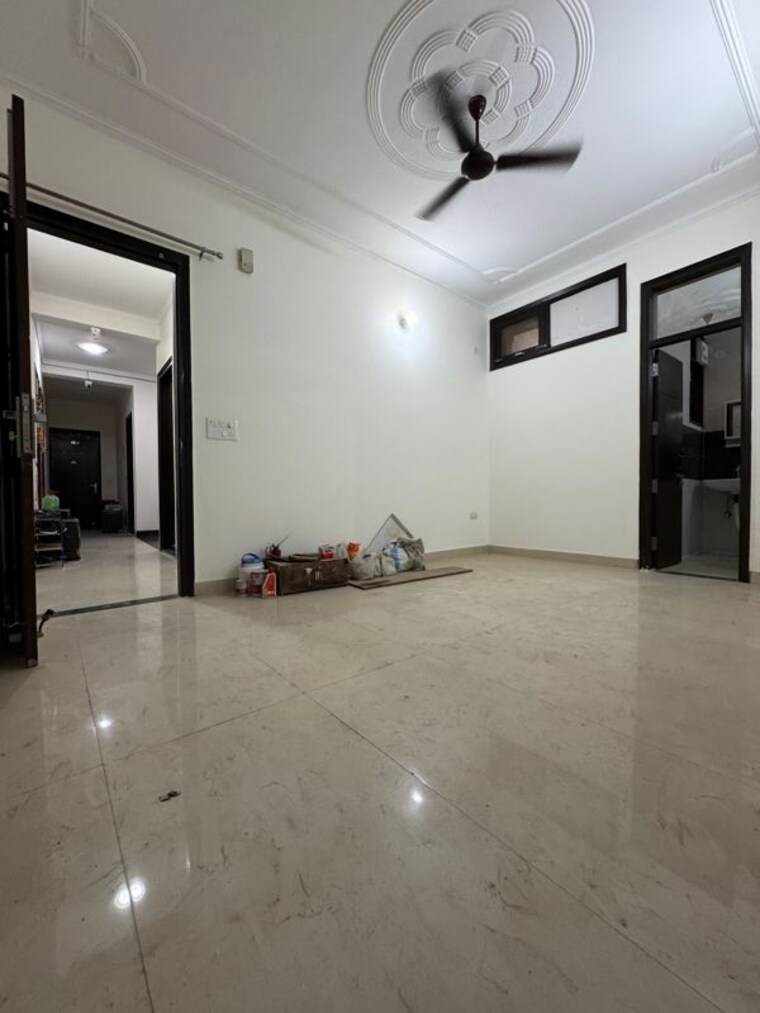  Parking, chattarpur 2 Bedroom 1000 Sq.Ft. Apartment In Chattarpur Delhi 10448166