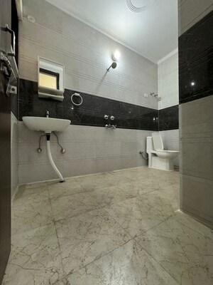 Team Area in 2 BHK Apartment at Chattarpur – for Rent