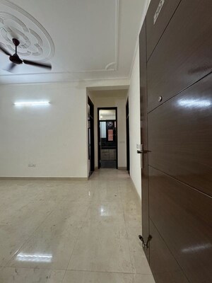 Room in 2 BHK Apartment at Chattarpur – for Rent