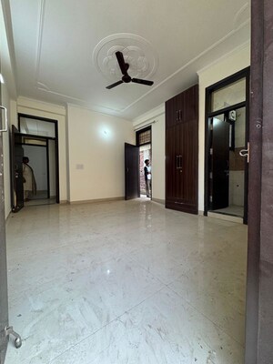Room in 2 BHK Apartment at Chattarpur – for Rent