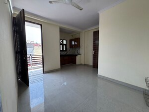 Room in 1 BHK Apartment at Chattarpur – for Rent