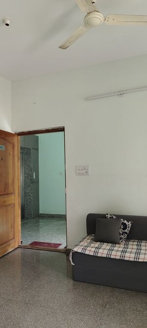 Room in 2 BHK Builder Floor at Halasuru – for Rent