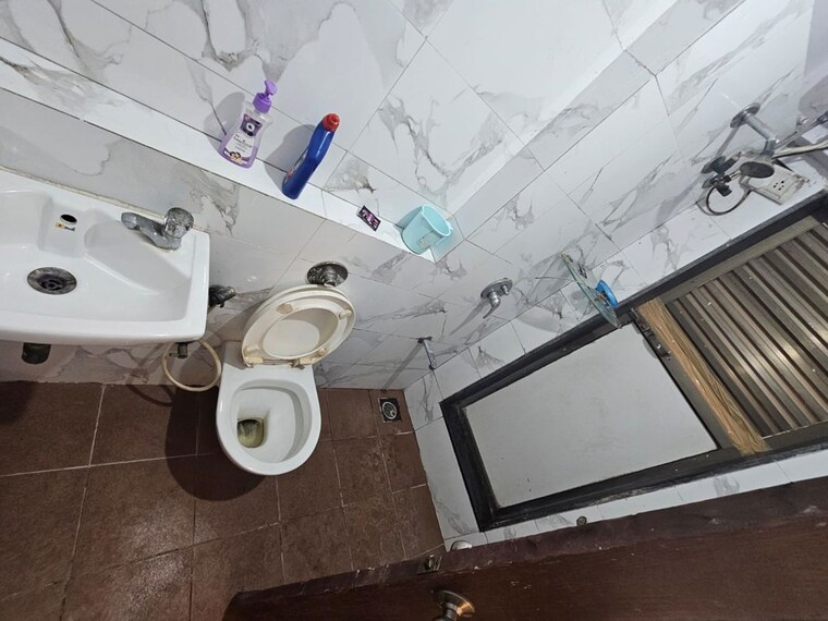 Bathroom, dheeraj-solitaire 1 Bedroom 420 Sq.Ft. Apartment In Malad West Mumbai 10448224