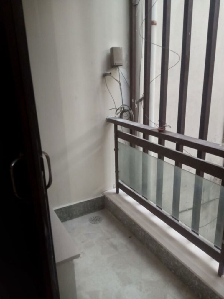 Balcony, lajpat nagar i 2 Bedroom 900 Sq.Ft. Builder Floor In Lajpat Nagar I Delhi 10448232