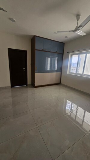 Room in 3 BHK Apartment at Poulomi Avante, Kokapet – for Rent