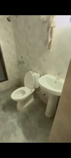 Bathroom in 3 BHK Apartment at Shalimar Mannat, Faizabad Road – for Rent